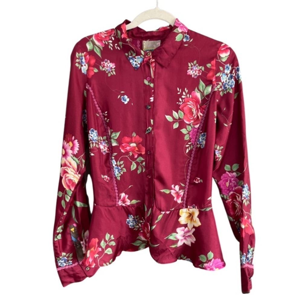 Johnny Was beautiful silk like floral and embroidered blouse with cute buttons S